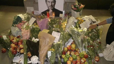 스티브 잡스 형 아이패드 잘 쓰고 있는데 왜 먼저 가셨나요