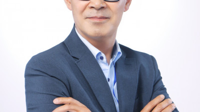 (주)네오뮤직 엔터테인먼트 손기성 대표이사는 집안 고모가 가수 최진희이다 보니 어려서 매니지먼트 를