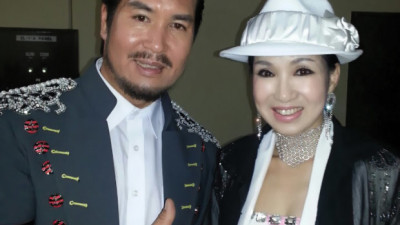 전국행사장 에 출몰(?)하는 야수와 미녀 알고보니 유명가수인데