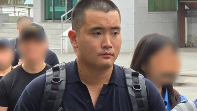 스티브유 잘봐 이재용 회장 아들이 시민권을 가지고도 군에 입대하는 걸 보란말이다.